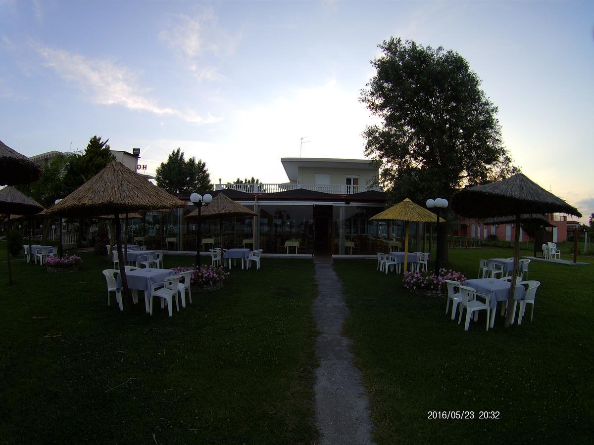 Hotel Akrogiali Korinós Exteriér fotografie